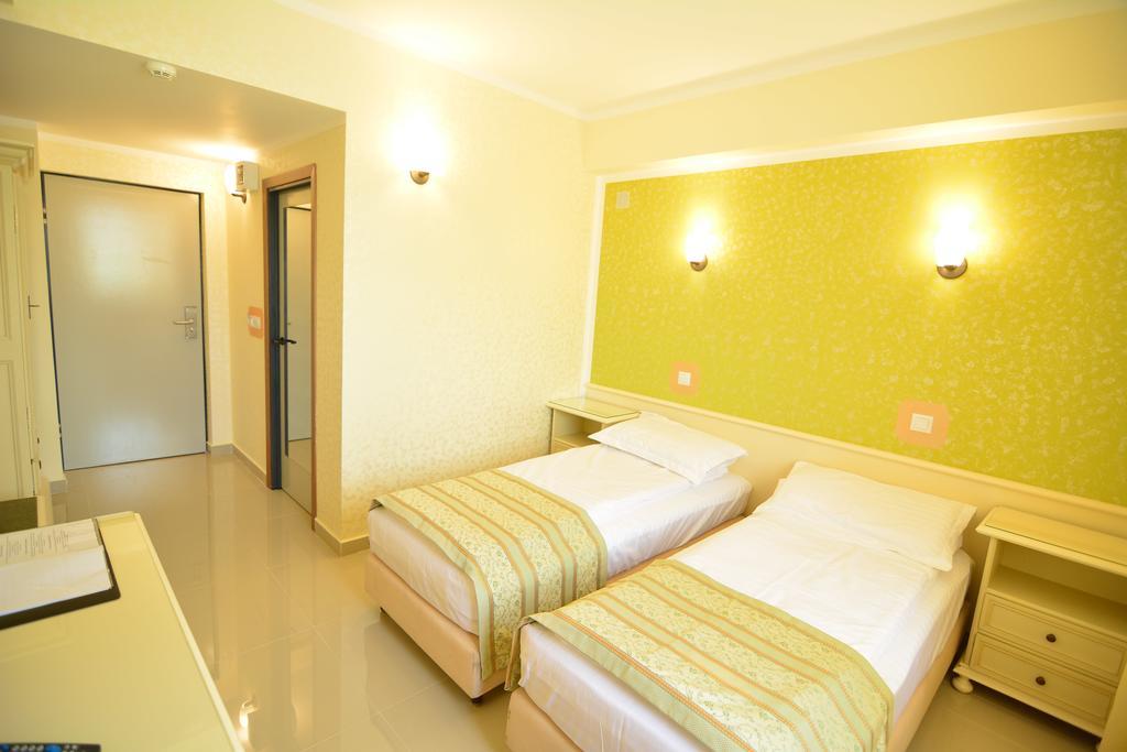 Hotel Seneca Baia Mare Exterior foto